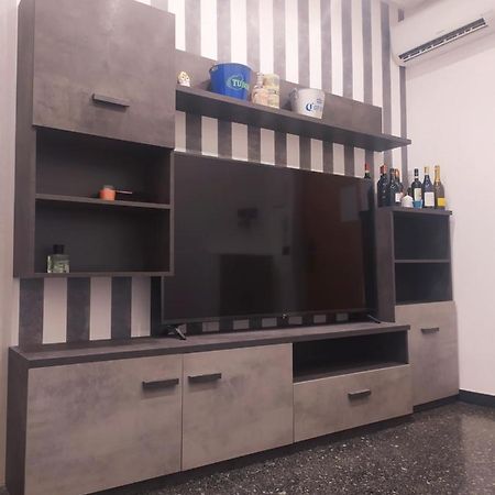 Ad Un Passo Dal Mare Apartment Savona Bagian luar foto