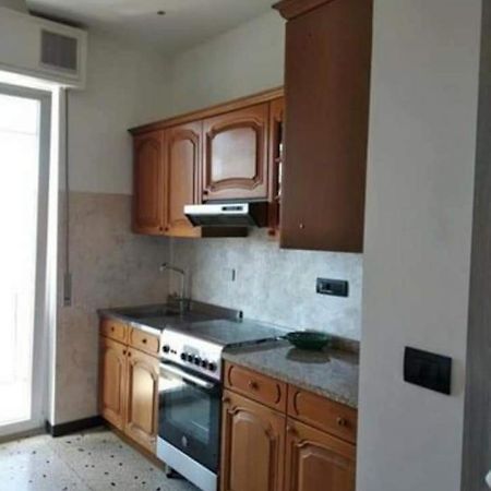 Ad Un Passo Dal Mare Apartment Savona Bagian luar foto
