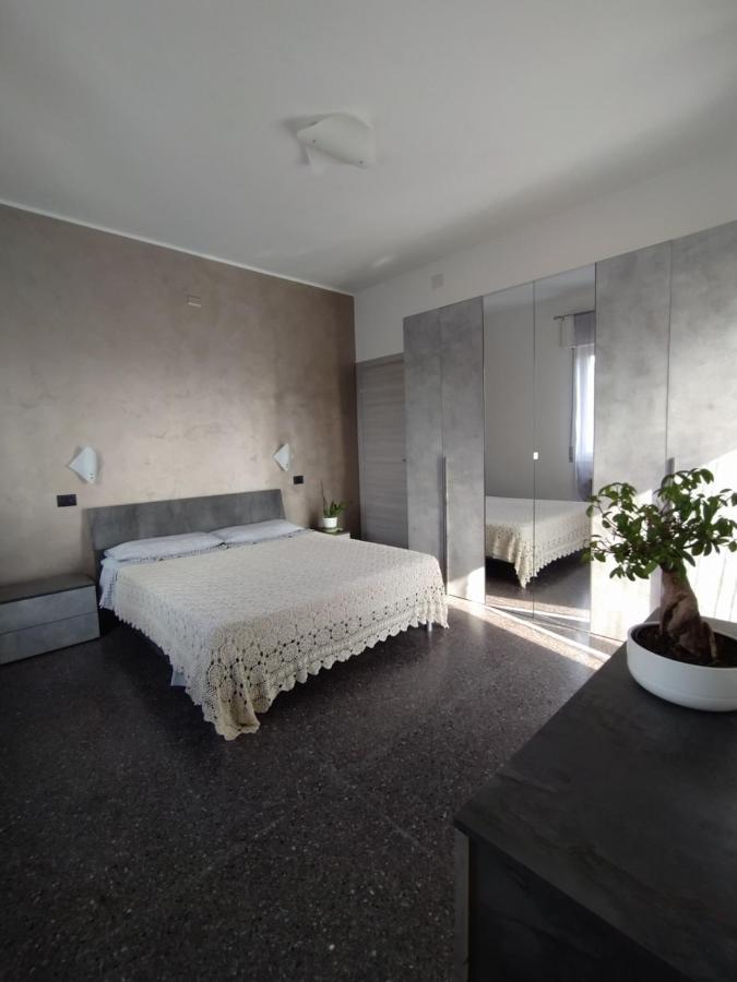 Ad Un Passo Dal Mare Apartment Savona Bagian luar foto