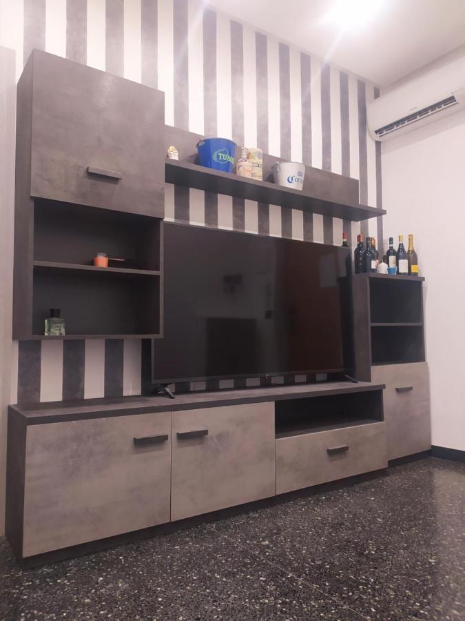 Ad Un Passo Dal Mare Apartment Savona Bagian luar foto
